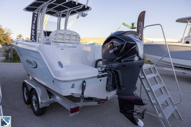 New 2024 Robalo 222 Explorer  Boat for sale